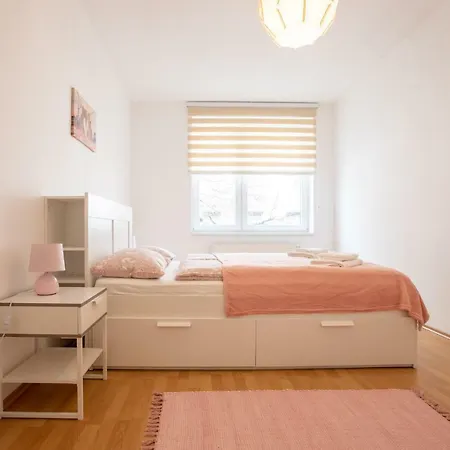 Spacious In The Old Town Of Apartmán *
