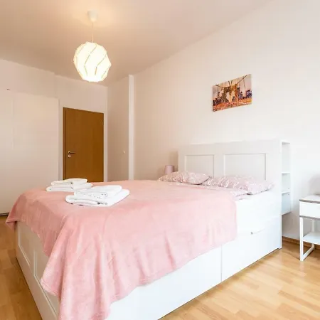 Apartmán Spacious In The Old Town Of *