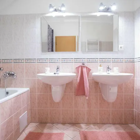 Spacious In The Old Town Of Apartmán
