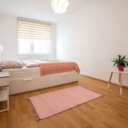 Daire Spacious In The Old Town Of *